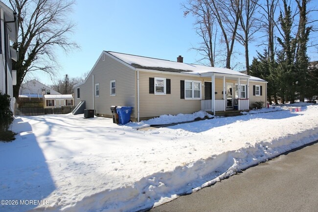 8 Viola Ave in Leonardo, NJ - Building Photo - Building Photo