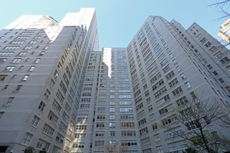 Dorchester Towers in New York, NY - Building Photo - Building Photo