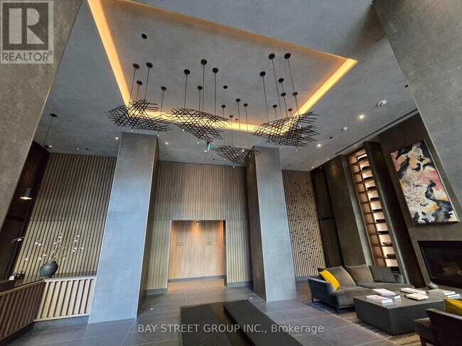 55 Charles St E in Toronto, ON - Building Photo - Building Photo