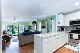 1101 Green Pine Blvd-Unit -D2 in West Palm Beach, FL - Building Photo - Building Photo