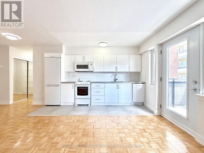 95 Lawton Blvd in Toronto, ON - Building Photo - Building Photo