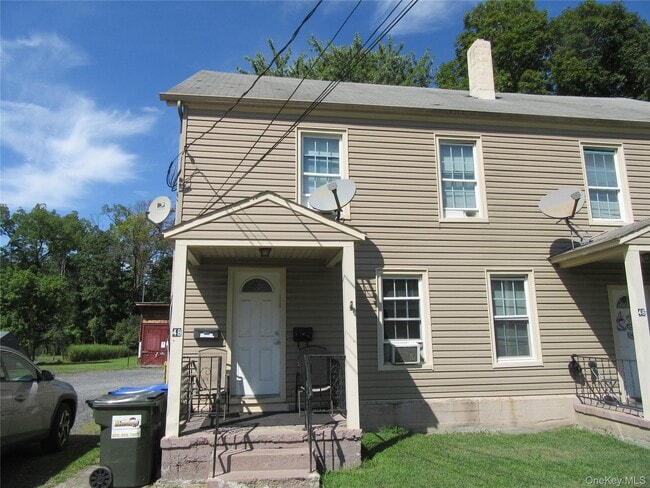 48 E Main St