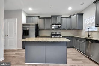 7524 Briargrove Lane in Glen Burnie, MD - Building Photo - Building Photo
