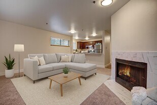 Foster Greens in Tukwila, WA - Building Photo