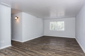 West Town Apartments in Albany, GA - Building Photo - Interior Photo