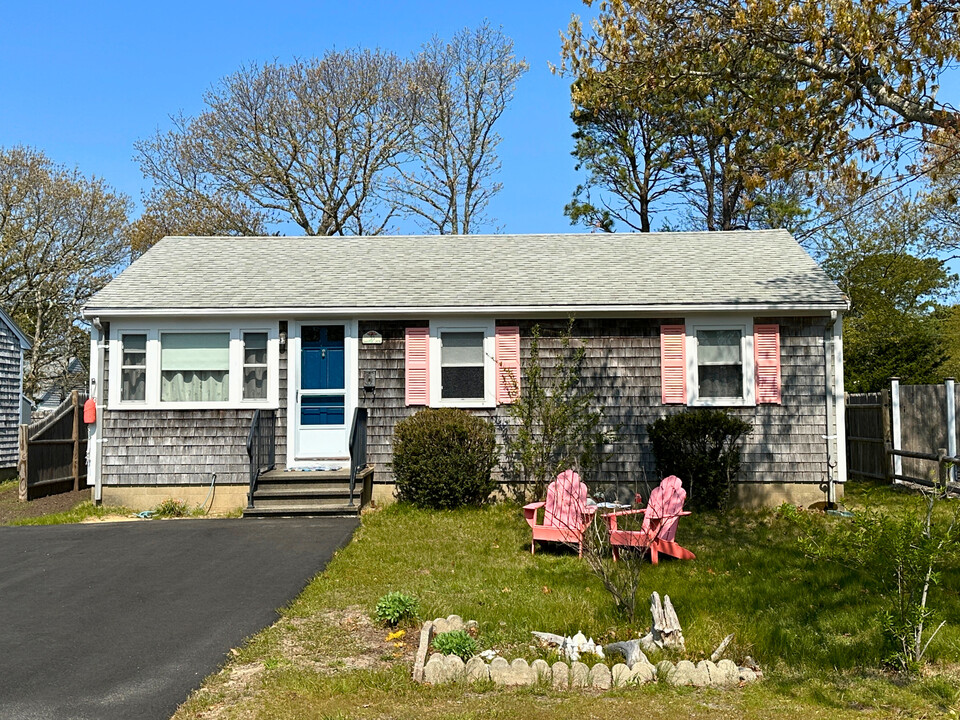 33 Maine Ave in West Yarmouth, MA - Building Photo