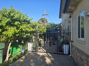 8015 Mermaid Cir in Huntington Beach, CA - Building Photo - Building Photo