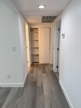 1750 Karen Ave in Las Vegas, NV - Building Photo - Building Photo