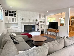 39 Mohawk Dr in Norwalk, CT - Building Photo - Building Photo