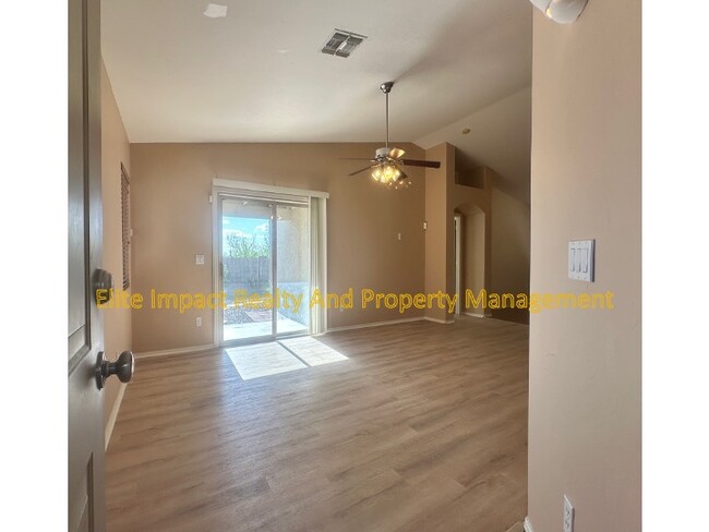 8332 S Lost Mountain Rd in Tucson, AZ - Building Photo - Building Photo