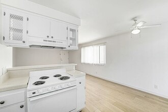 1723 S Barrington Ave, Unit 03 in Los Angeles, CA - Foto de edificio - Building Photo