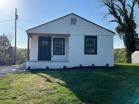 1534 Saint John St in Bristol, TN - Building Photo