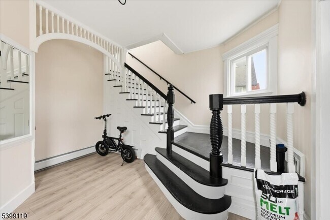 162 Walnut St in Montclair, NJ - Building Photo - Building Photo