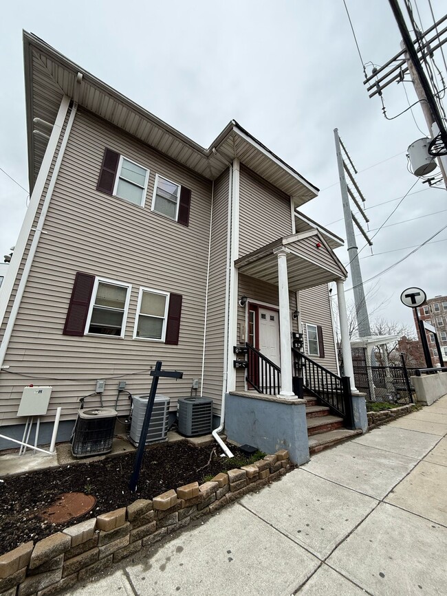 64 Washington Ave, Unit 1 in Chelsea, MA - Building Photo - Building Photo