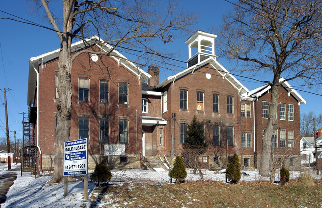 Walnut Ridge Condominiums in Emsworth, PA - Foto de edificio - Building Photo