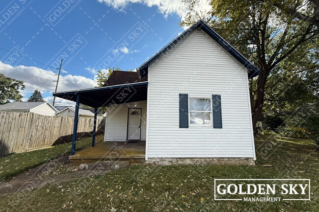 property at 1009 W Memorial Dr