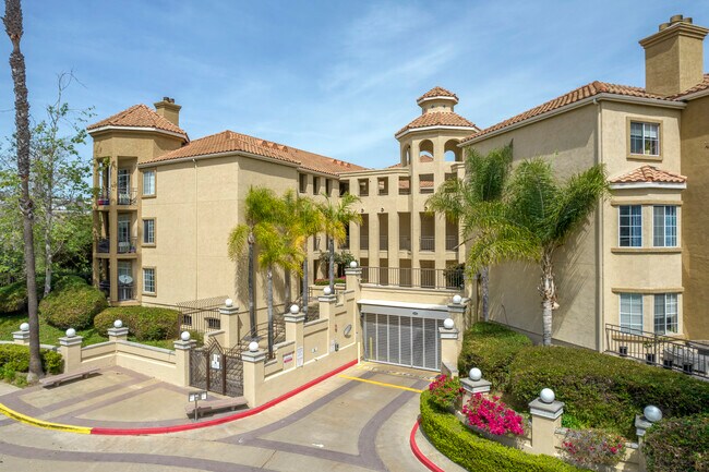 River Scene in San Diego, CA - Foto de edificio - Building Photo