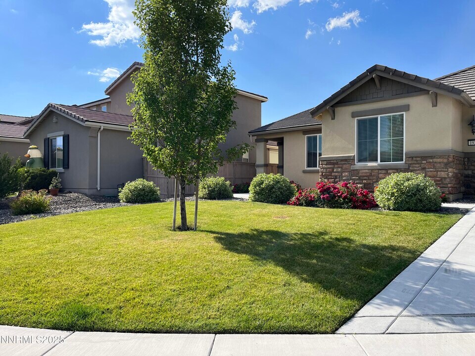 1925 Fledge Creek Dr in Reno, NV - Building Photo