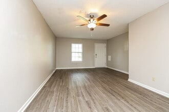 495 Forest Ridge Dr in La Vergne, TN - Building Photo - Building Photo