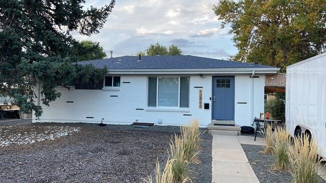 12863 E Park Ln Dr in Aurora, CO - Building Photo - Building Photo