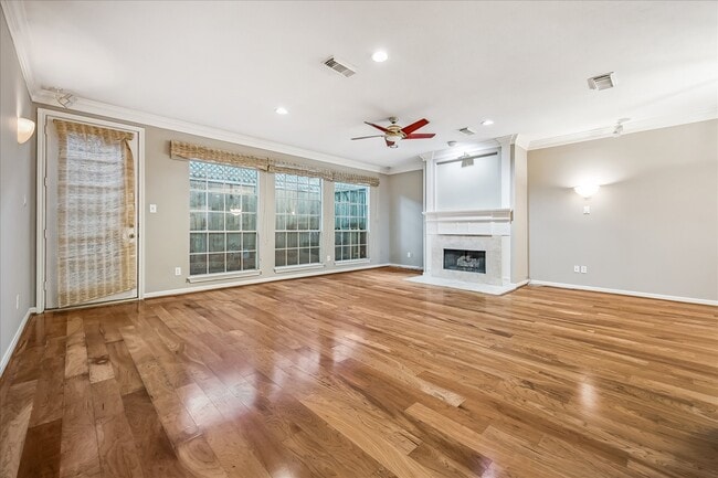 property at 4443 Castle Ct Pl