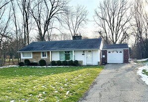 158 Marlborough Dr in Bloomfield Township, MI - Building Photo