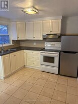 160 Welland Ave in St Catharines, ON - Building Photo