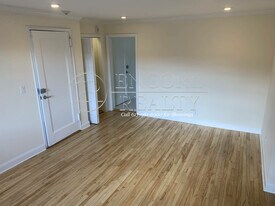 70 St Paul St, Unit 6 in Brookline, MA - Building Photo