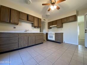 9807 W Silver Bell Dr in Sun City, AZ - Building Photo - Building Photo