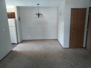 Brackett's Place Apartments in Minneapolis, MN - Building Photo - Building Photo