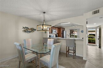 7025 Dennis Cir in Naples, FL - Building Photo - Building Photo