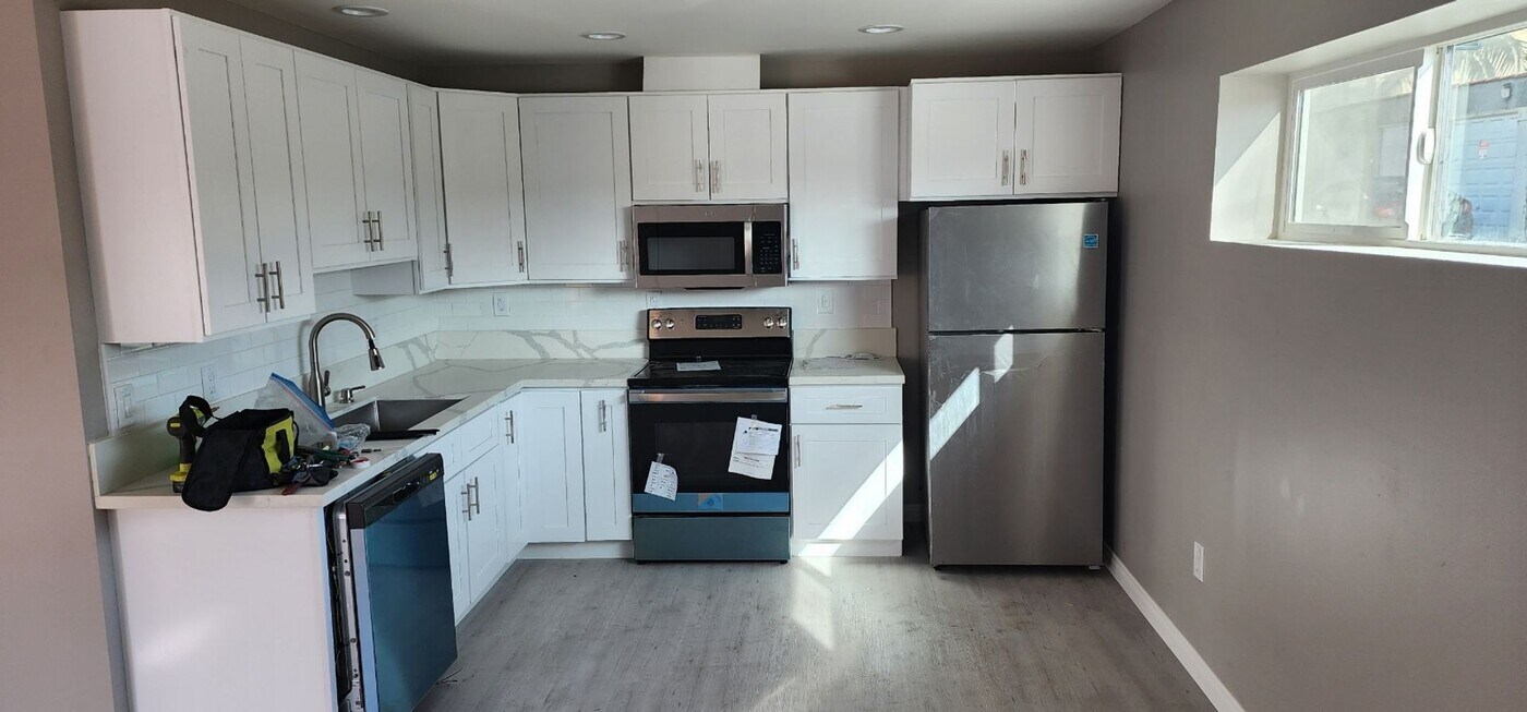 1436 Coronado Ave in Long Beach, CA - Building Photo