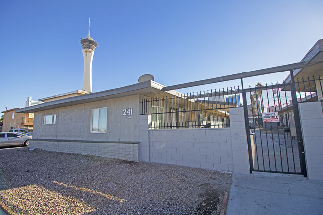 247 Chicago Ave in Las Vegas, NV - Building Photo - Primary Photo