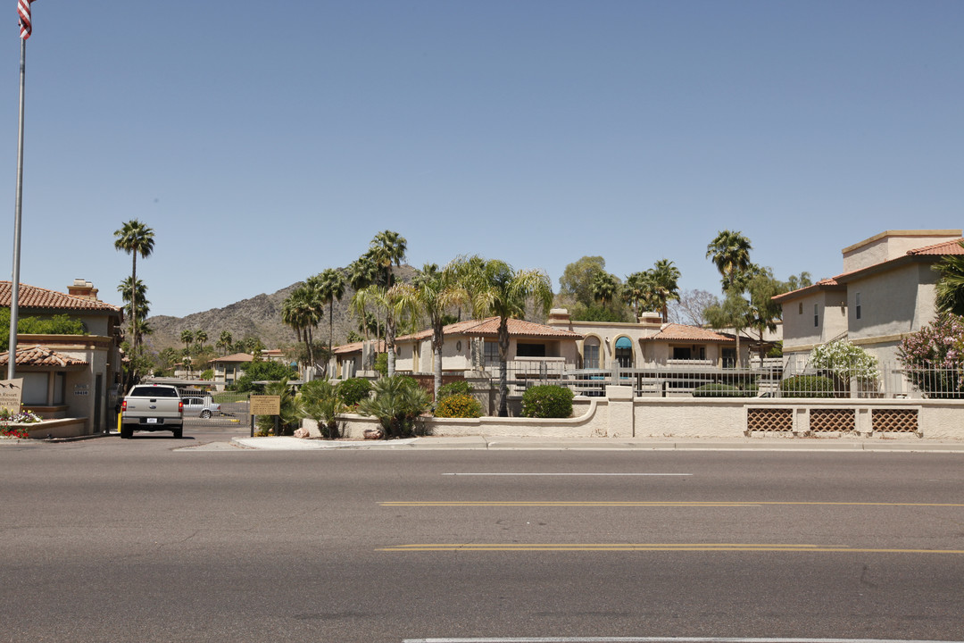 10410 N Cave Creek Rd in Phoenix, AZ - Building Photo