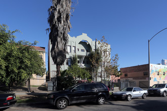 250 S Catalina St in Los Angeles, CA - Foto de edificio - Building Photo