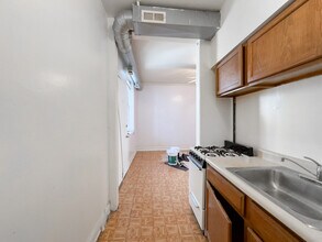 2405 W Wilson Ave, Unit 3 in Chicago, IL - Building Photo - Building Photo