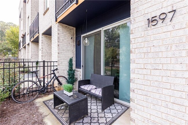1597 Rock Dam Dr in Atlanta, GA - Building Photo - Building Photo