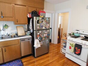142 Dudley St, Unit 2 in Cambridge, MA - Building Photo - Building Photo