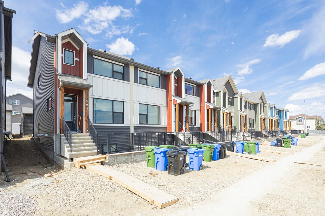 Sage Hill Dr NW in Calgary, AB - Building Photo