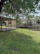 242 N Elm St in Trent, TX - Building Photo