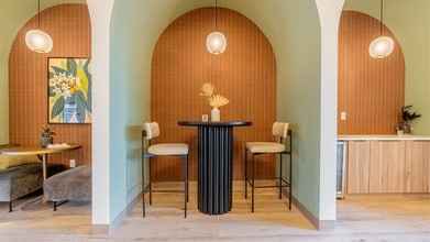 850 on the Avenue in West Sacramento, CA - Foto de edificio - Building Photo