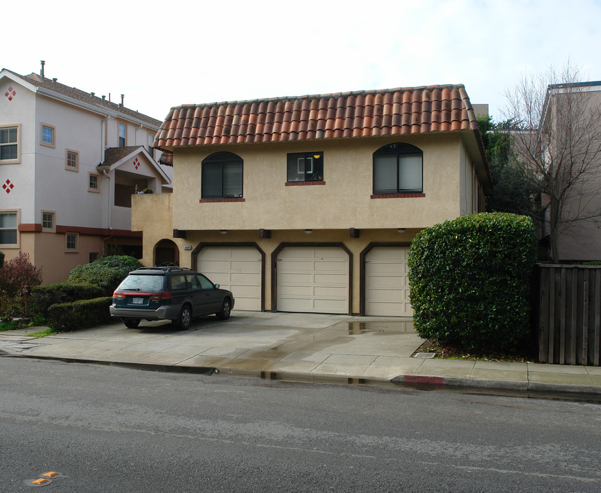 2584 Francisco Blvd in Pacifica, CA - Foto de edificio