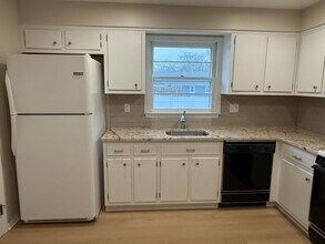 60 Red Coach Dr in Stratford, CT - Building Photo - Building Photo