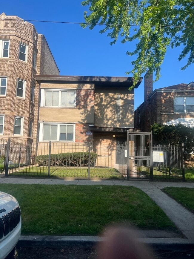 8235 S Vernon Ave in Chicago, IL - Building Photo - Building Photo