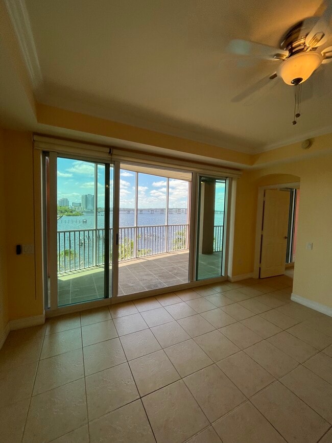 2743 1st St, Unit 403 in Ft. Myers, FL - Building Photo - Building Photo