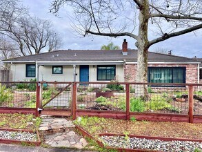 3601 Ardmore Rd in Sacramento, CA - Building Photo - Building Photo
