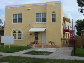 1652 Madison St in Hollywood, FL - Foto de edificio - Building Photo