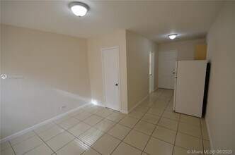 700 NE 85th St-Unit -12 in Miami, FL - Building Photo - Building Photo