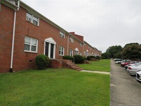 1917 King George Dr in Fayetteville, NC - Building Photo
