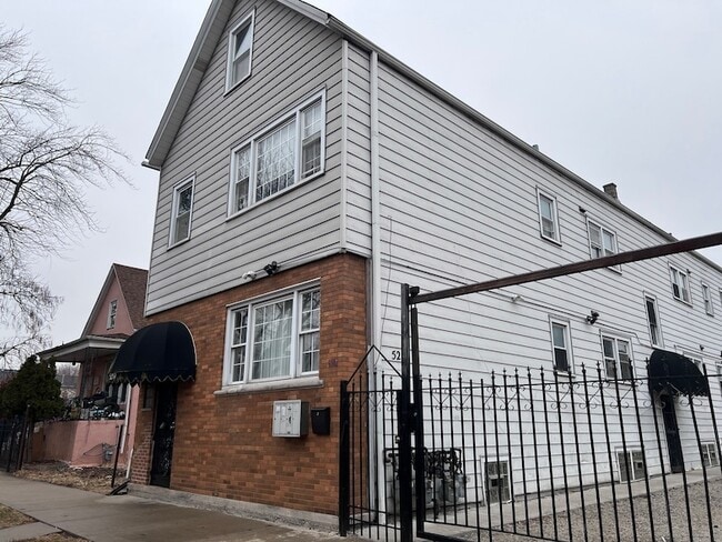 5217 S Hermitage Ave, Unit 2F in Chicago, IL - Foto de edificio - Building Photo